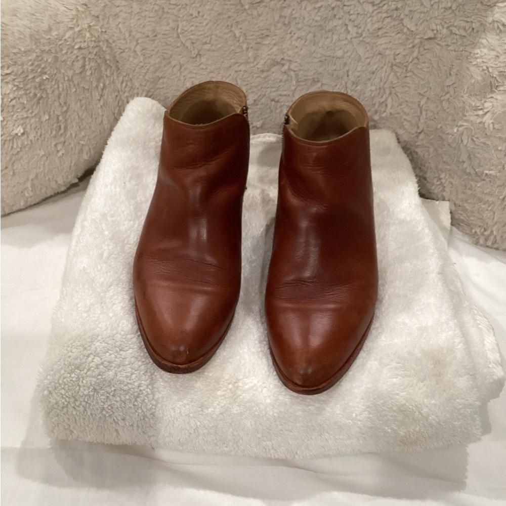 Nisolo Brown Leather Chukka Booties